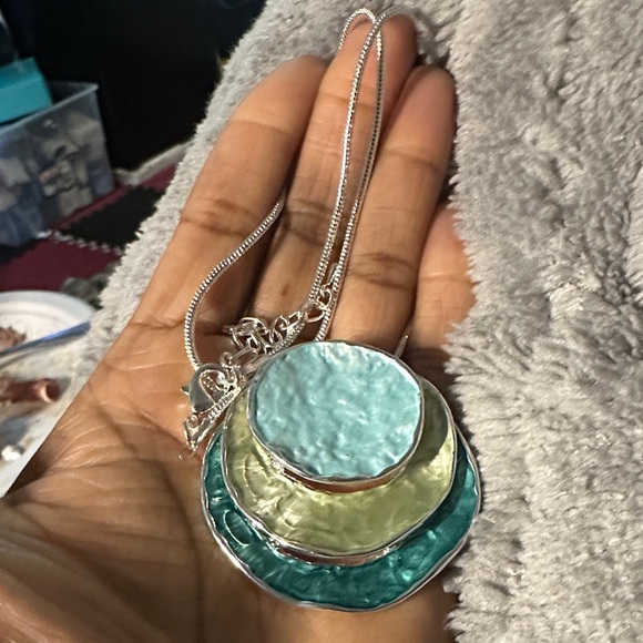 A bohemian three-layer circular zinc alloy silver-plated enamel pendant necklace - Picture 3 of 10